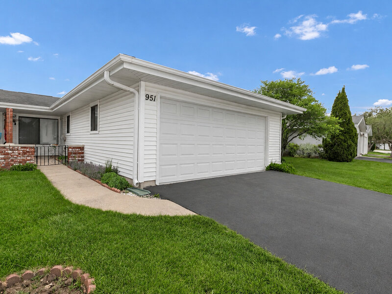 951 Chelsea Lane Schaumburg IL 60193