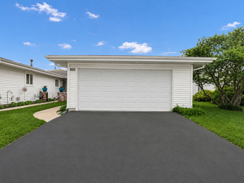 951 Chelsea Lane Schaumburg IL 60193