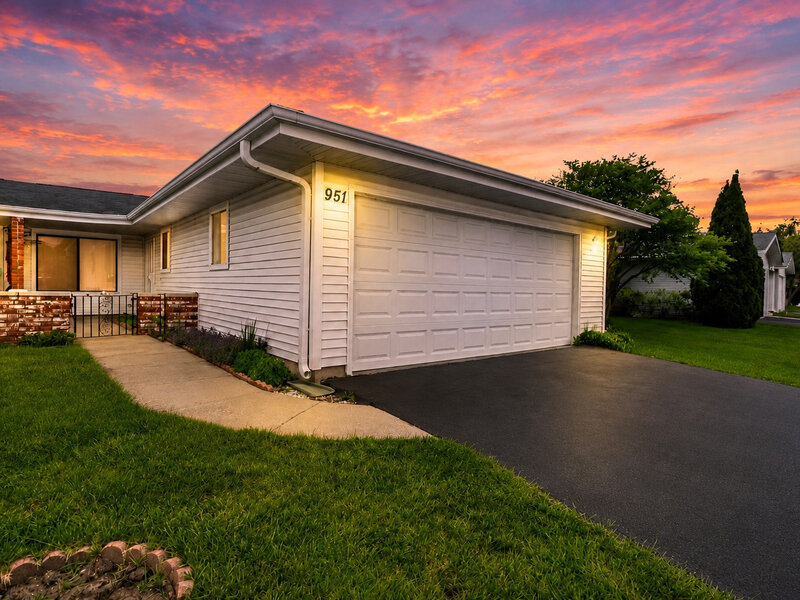 951 Chelsea Lane Schaumburg IL 60193