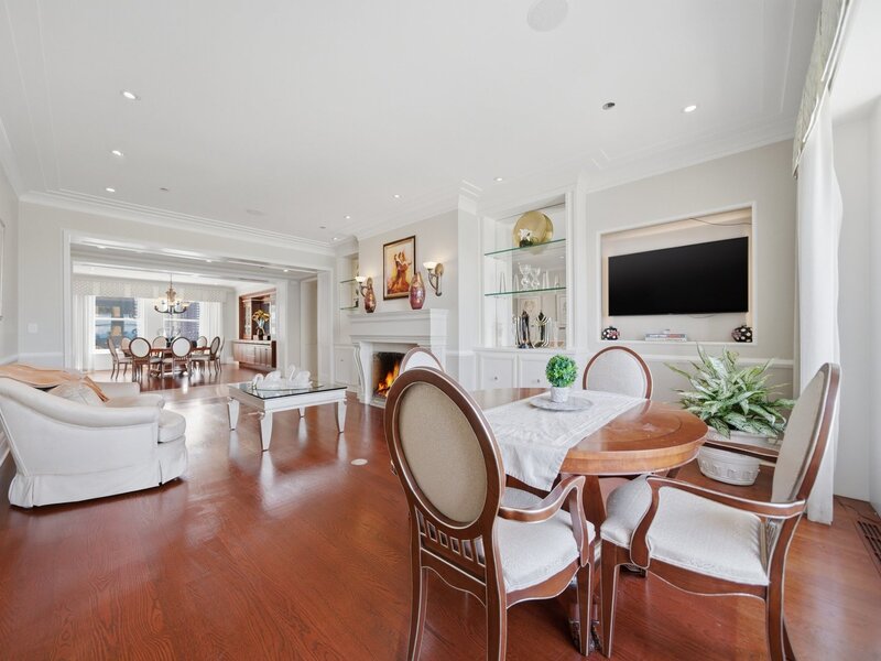 159 E Walton Place Chicago IL 60611