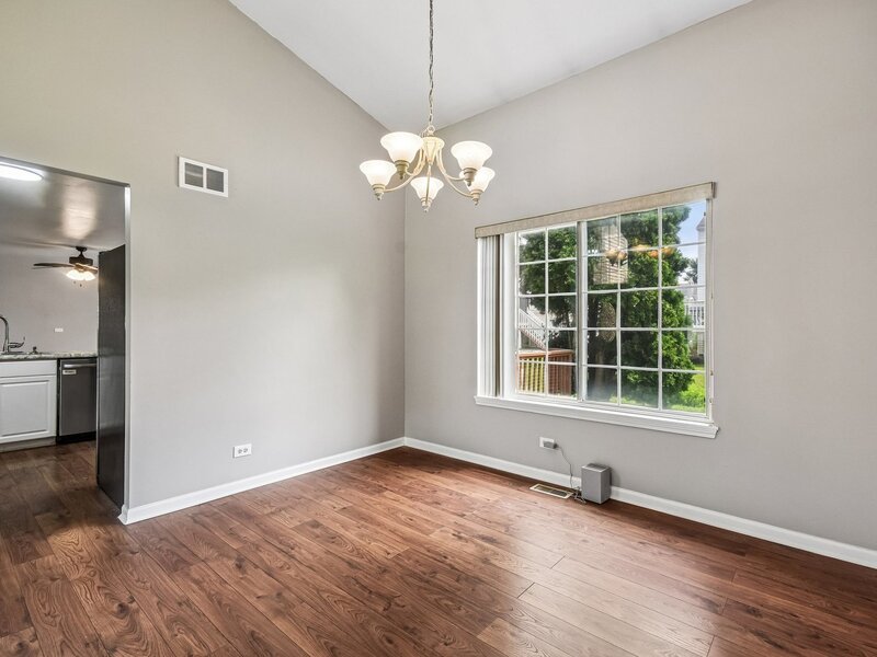 561 Ivory Lane Bartlett IL 60103