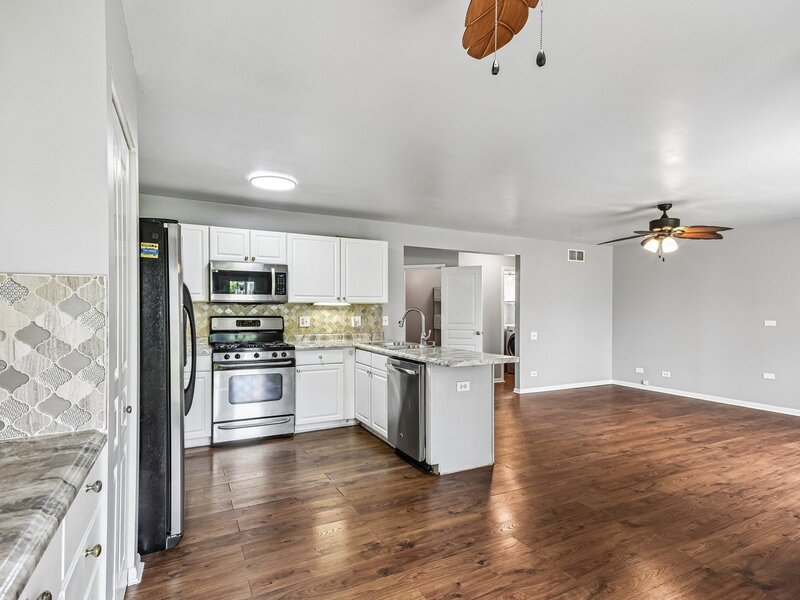561 Ivory Lane Bartlett IL 60103