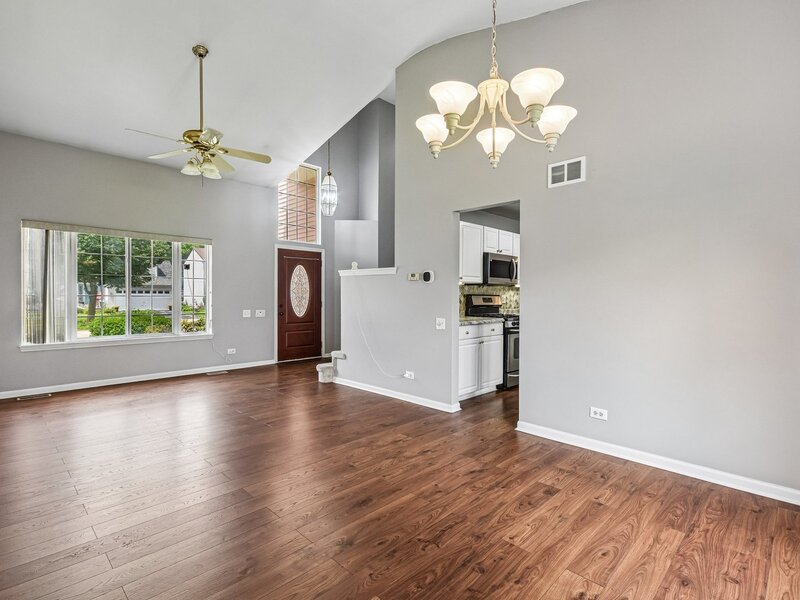 561 Ivory Lane Bartlett IL 60103