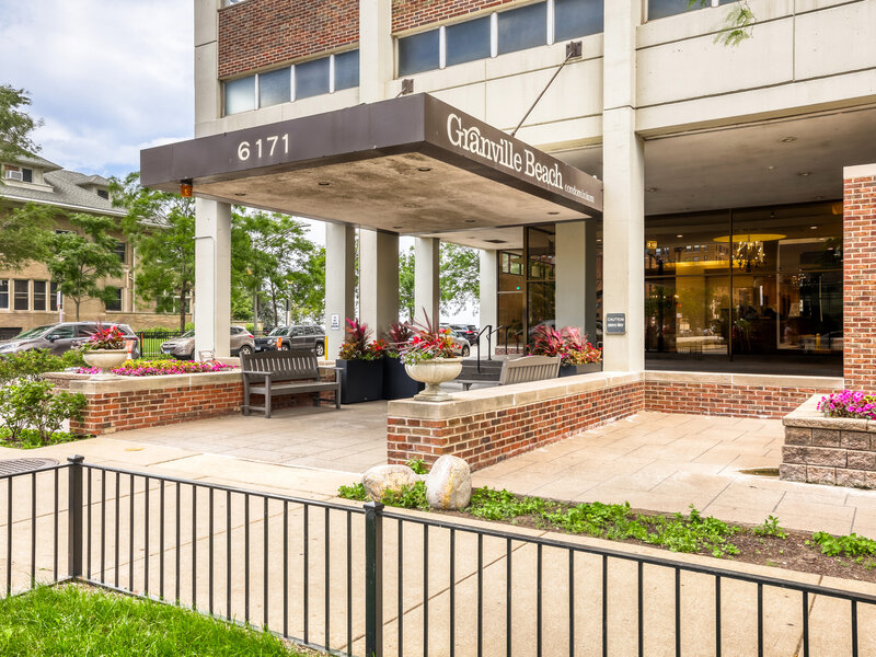 6171 N Sheridan Road Chicago IL 60660