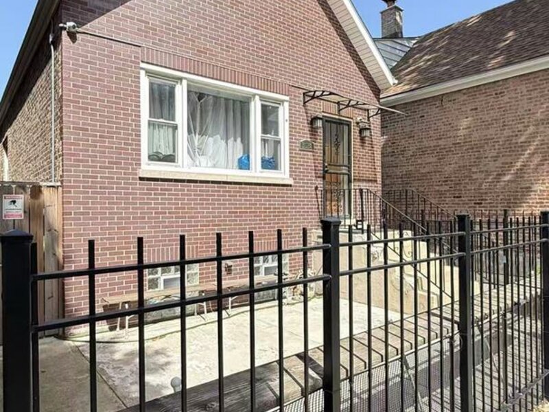 3538 S Honore Street Chicago IL 60609