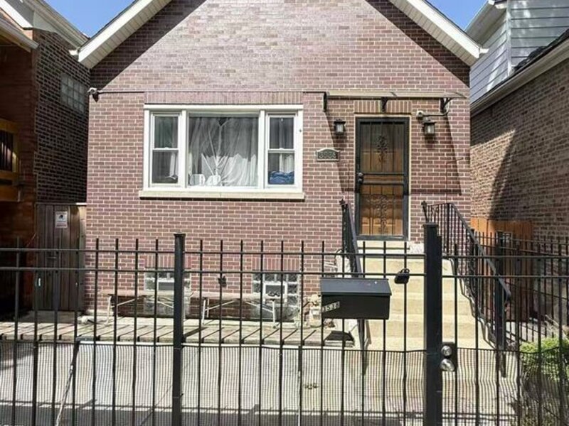 3538 S Honore Street Chicago IL 60609