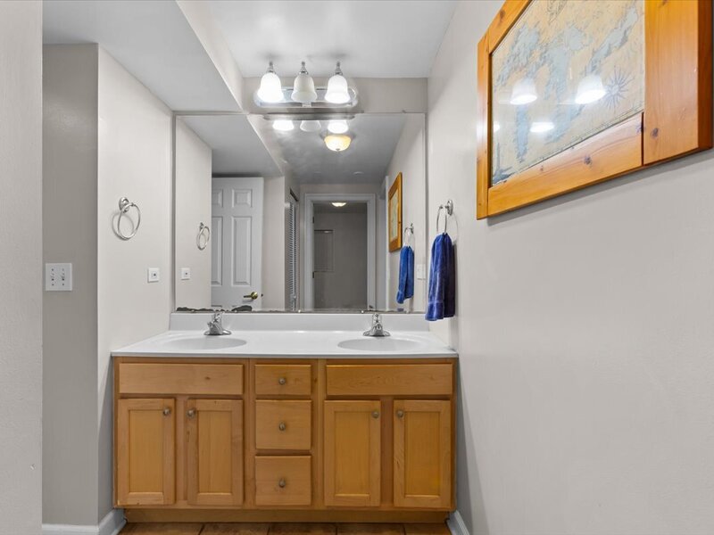 867 W Cornelia Avenue Chicago IL 60657