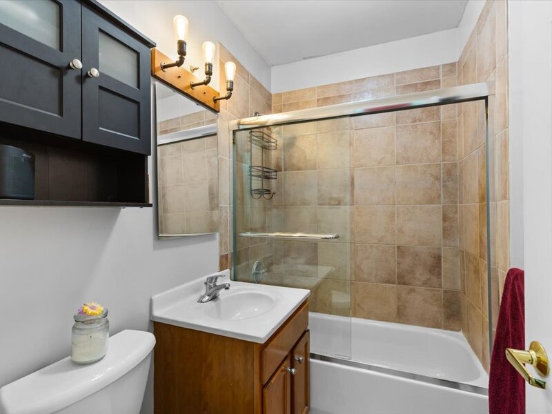 867 W Cornelia Avenue Chicago IL 60657