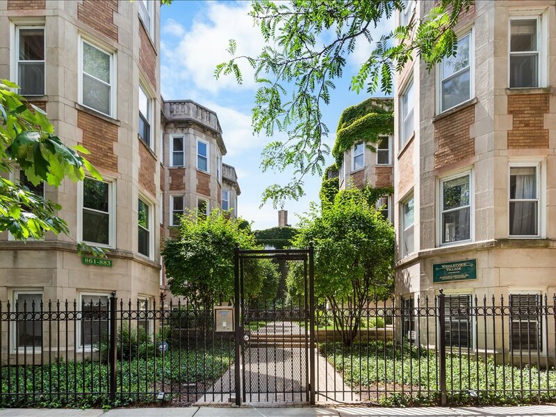 867 W Cornelia Avenue Chicago IL 60657