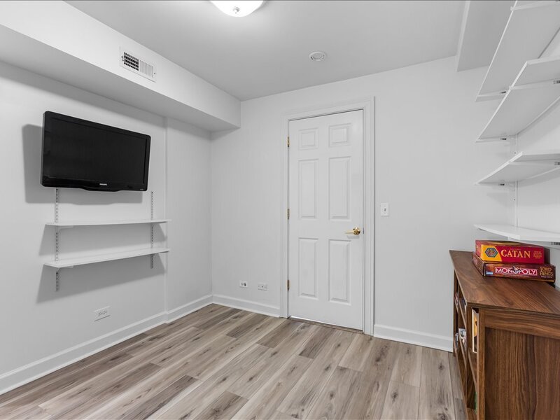 867 W Cornelia Avenue Chicago IL 60657