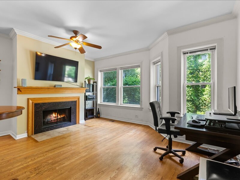 867 W Cornelia Avenue Chicago IL 60657