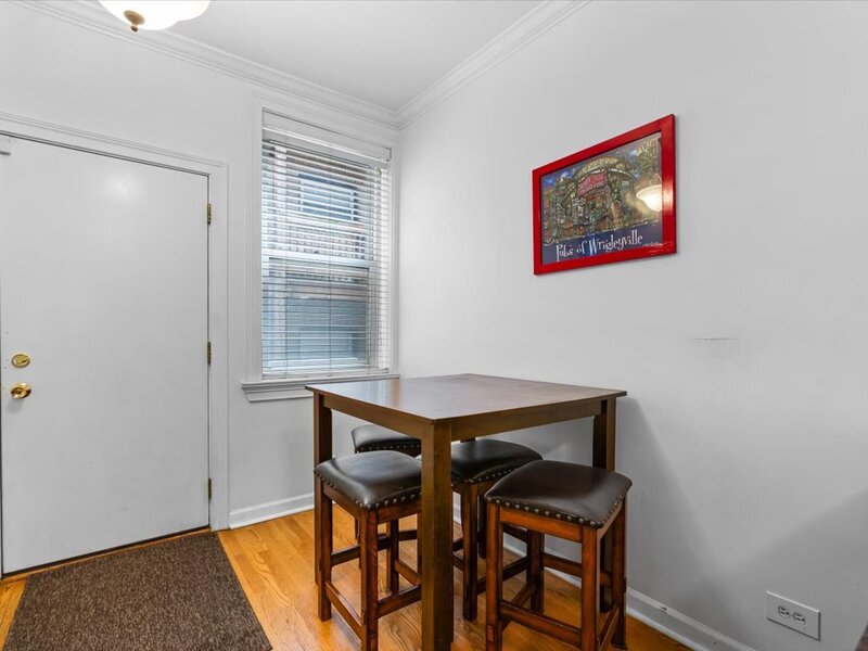 867 W Cornelia Avenue Chicago IL 60657