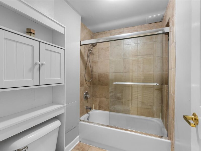 867 W Cornelia Avenue Chicago IL 60657