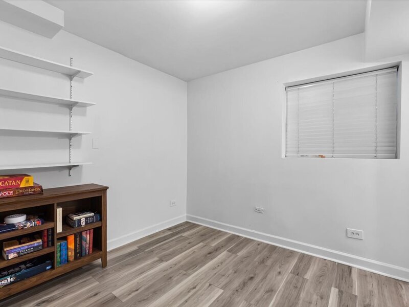 867 W Cornelia Avenue Chicago IL 60657