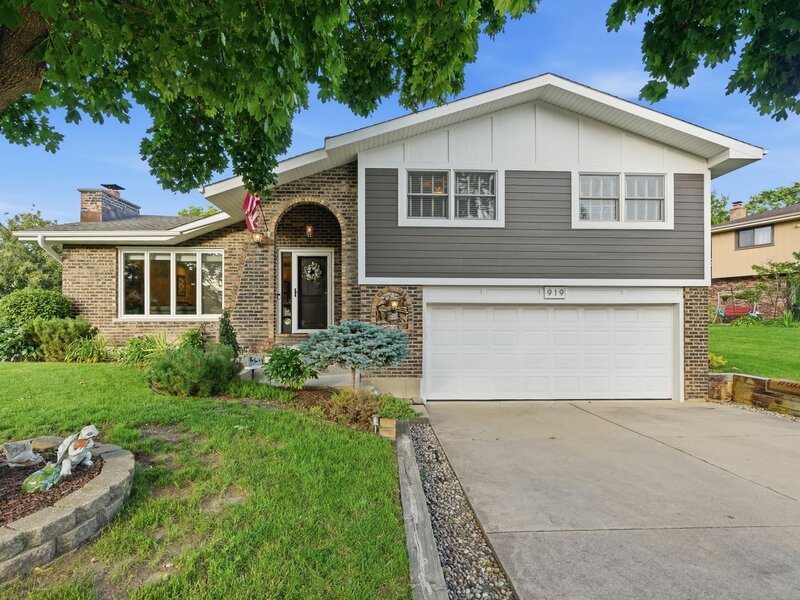 919 Hillview Drive Lemont IL 60439