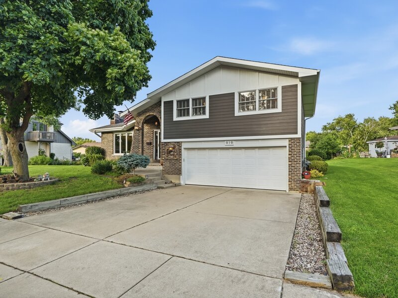 919 Hillview Drive Lemont IL 60439