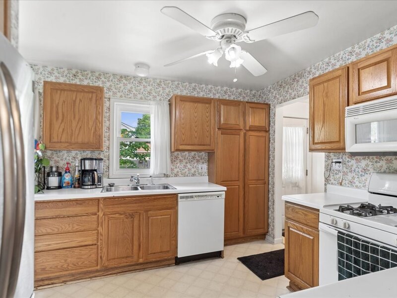 427 S Elmwood Avenue Waukegan IL 60085
