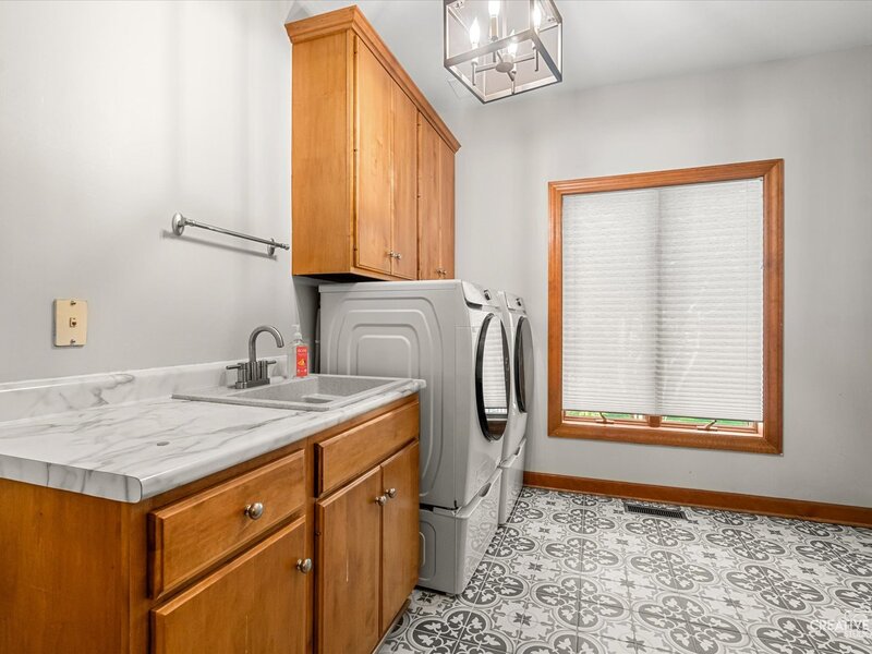 40 Trotter Lane St. Charles IL 60175