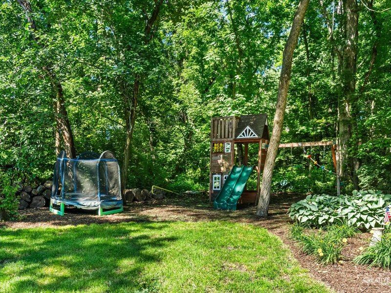 40 Trotter Lane St. Charles IL 60175