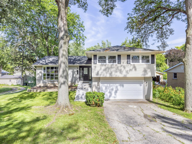 123 Kainer Avenue Barrington IL 60010