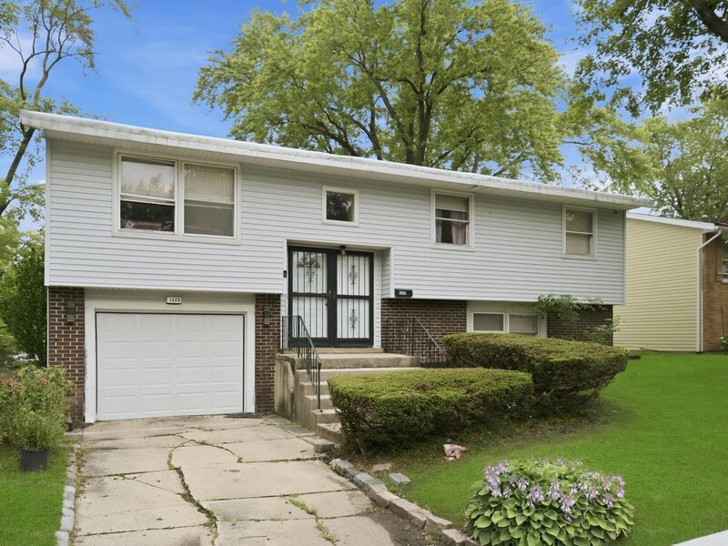 1829 217th Place Sauk Village IL 60411