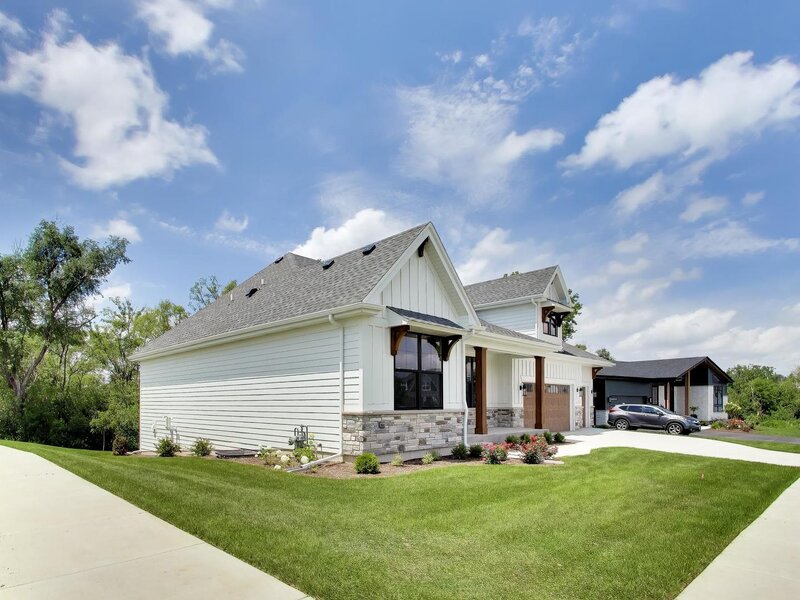 495 Cora Lane St. Charles IL 60174