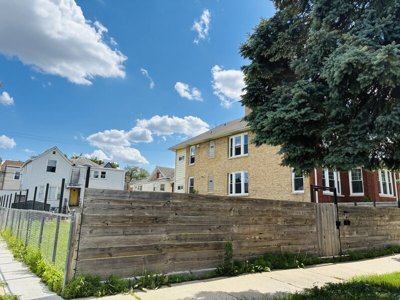 4925 W Warwick Avenue Chicago IL 60641