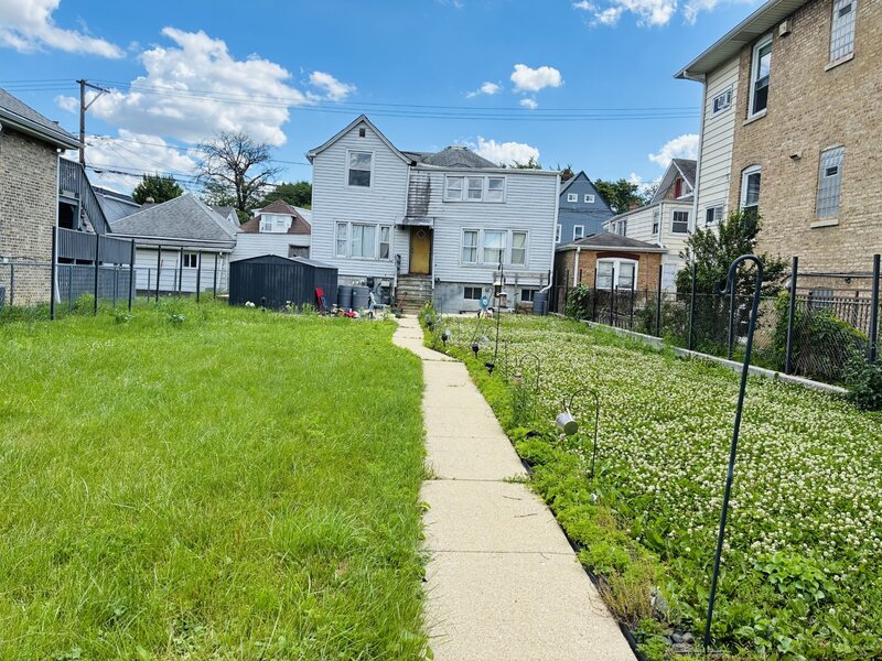 4925 W Warwick Avenue Chicago IL 60641