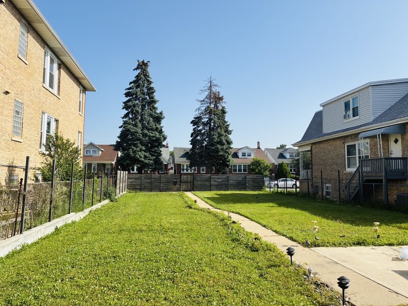 4925 W Warwick Avenue Chicago IL 60641