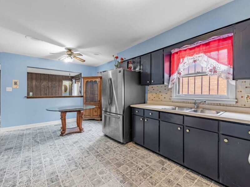 16446 Emerald Avenue Harvey IL 60426