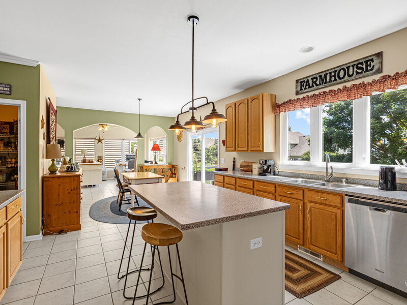 4 Sherwood Court Lake In The Hills IL 60156
