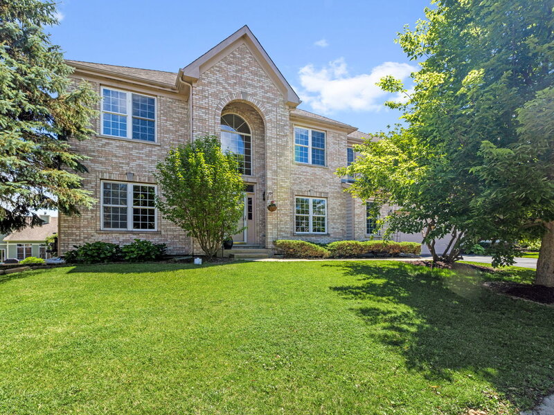 4 Sherwood Court Lake In The Hills IL 60156