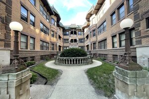 Photo of 945 E Hyde Park Boulevard Chicago IL 60615 Unit 3