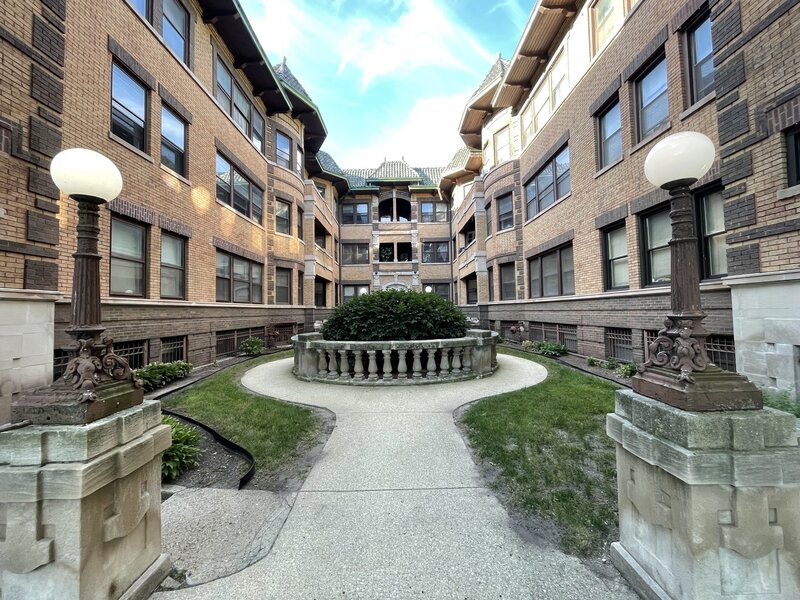 945 E Hyde Park Boulevard Chicago IL 60615