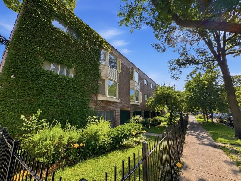 1612 W Farwell Avenue Chicago IL 60626