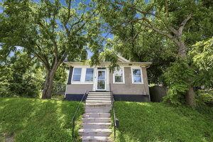 Photo of 1522 Bridge Avenue Davenport IA 52803