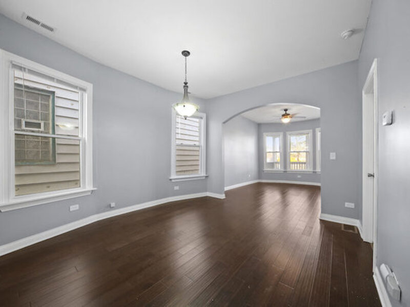 7931 S East End Avenue Chicago IL 60617