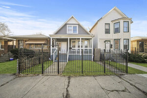 Photo of 7931 S East End Avenue Chicago IL 60617