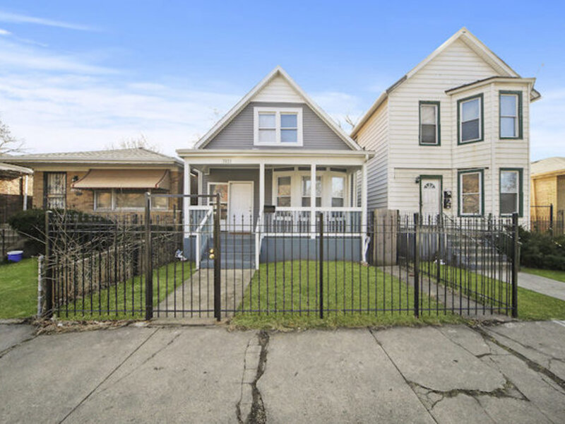 7931 S East End Avenue Chicago IL 60617