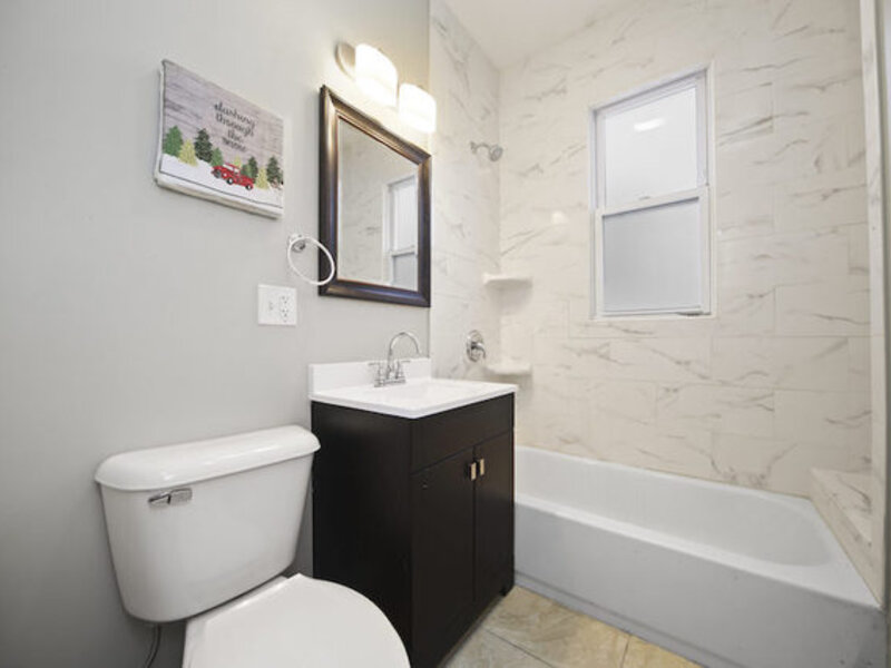 7931 S East End Avenue Chicago IL 60617