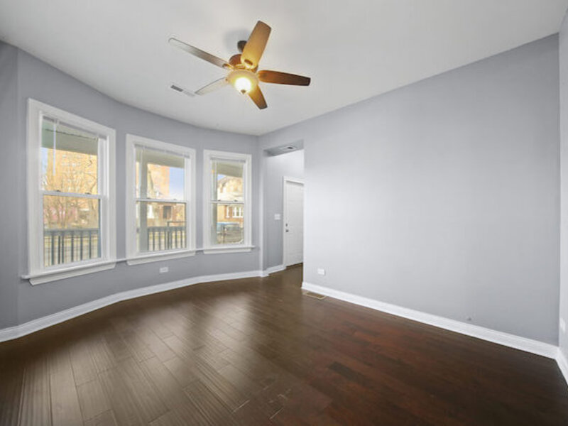 7931 S East End Avenue Chicago IL 60617