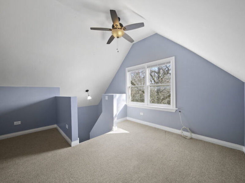 7931 S East End Avenue Chicago IL 60617
