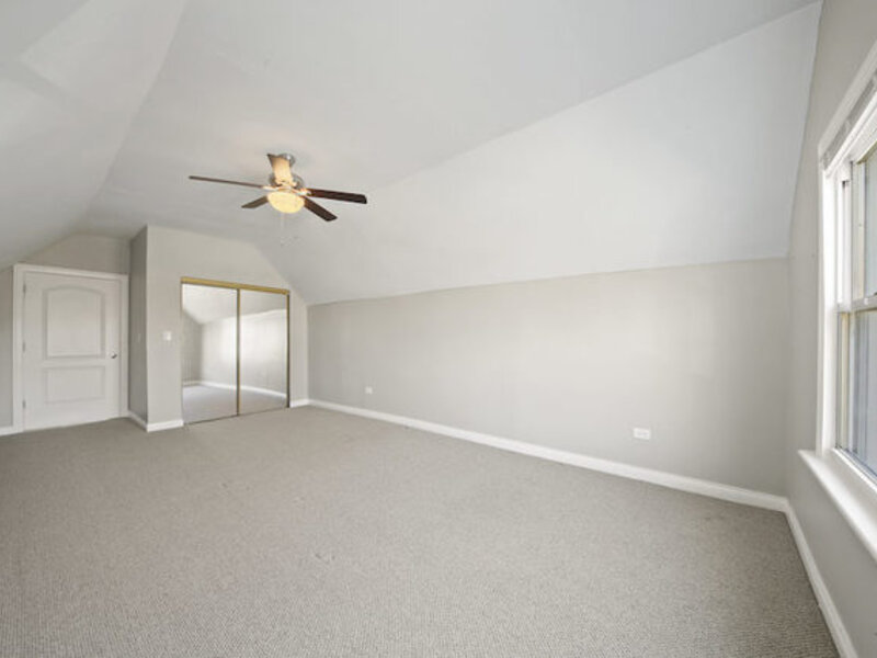 7931 S East End Avenue Chicago IL 60617