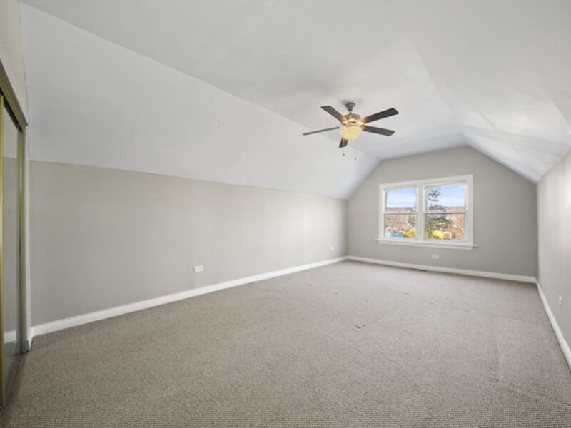 7931 S East End Avenue Chicago IL 60617