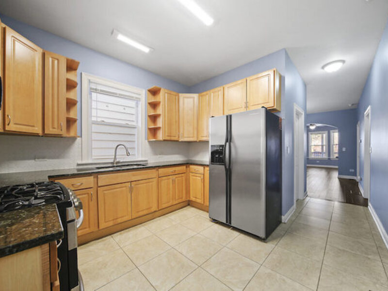 7931 S East End Avenue Chicago IL 60617