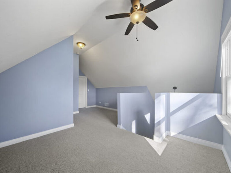 7931 S East End Avenue Chicago IL 60617