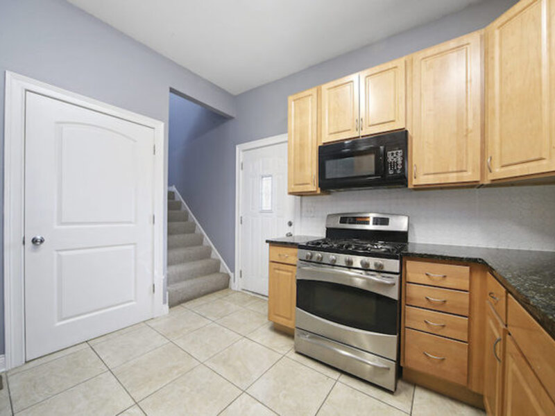 7931 S East End Avenue Chicago IL 60617