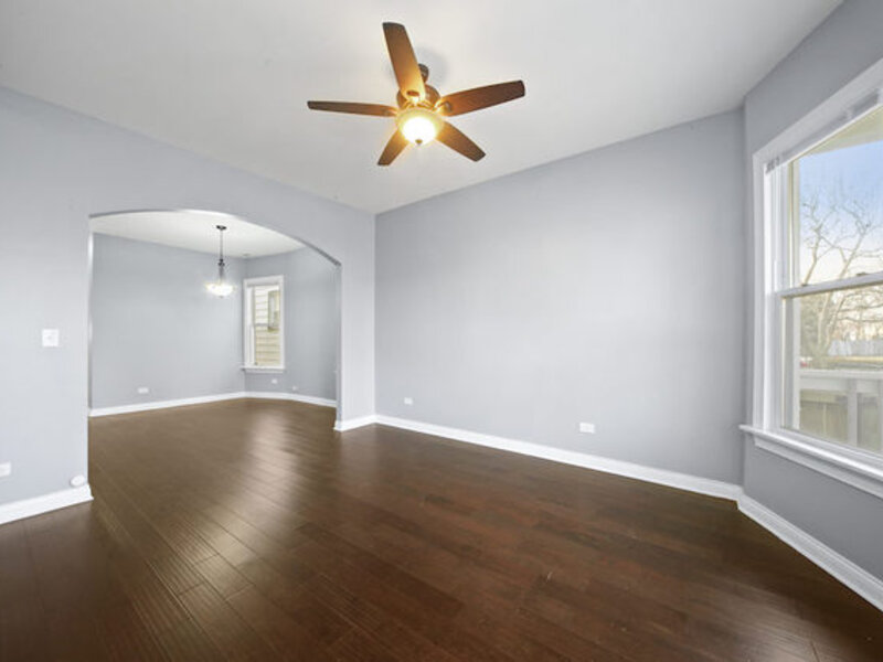 7931 S East End Avenue Chicago IL 60617