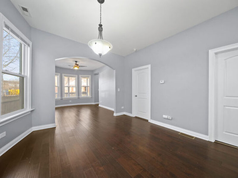 7931 S East End Avenue Chicago IL 60617