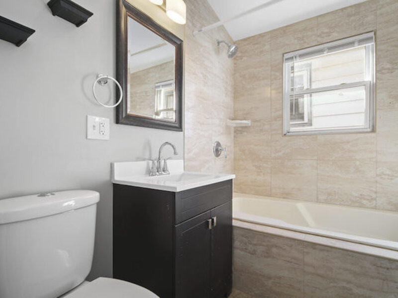 7931 S East End Avenue Chicago IL 60617